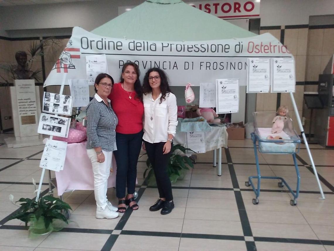 Allattamento al seno, se ne parla con le ostetriche: importanza e responsabilità