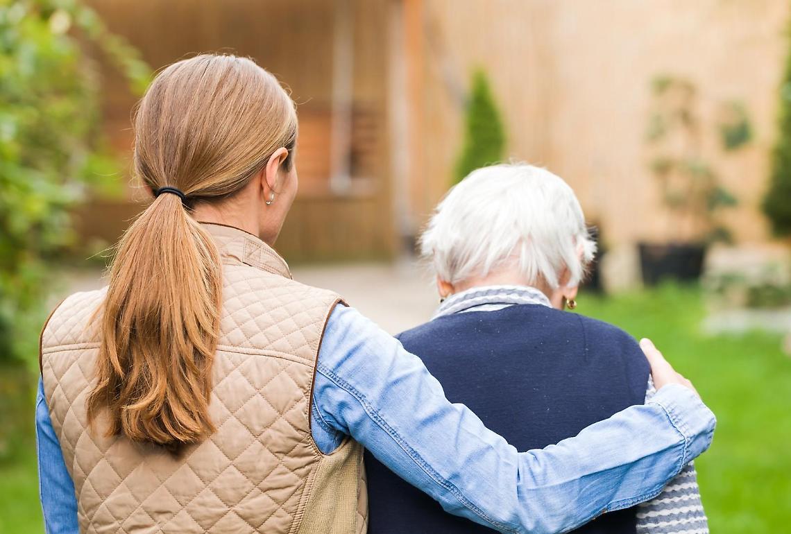 Si allontana da casa in pigiama e ciabatte, paura per un anziano