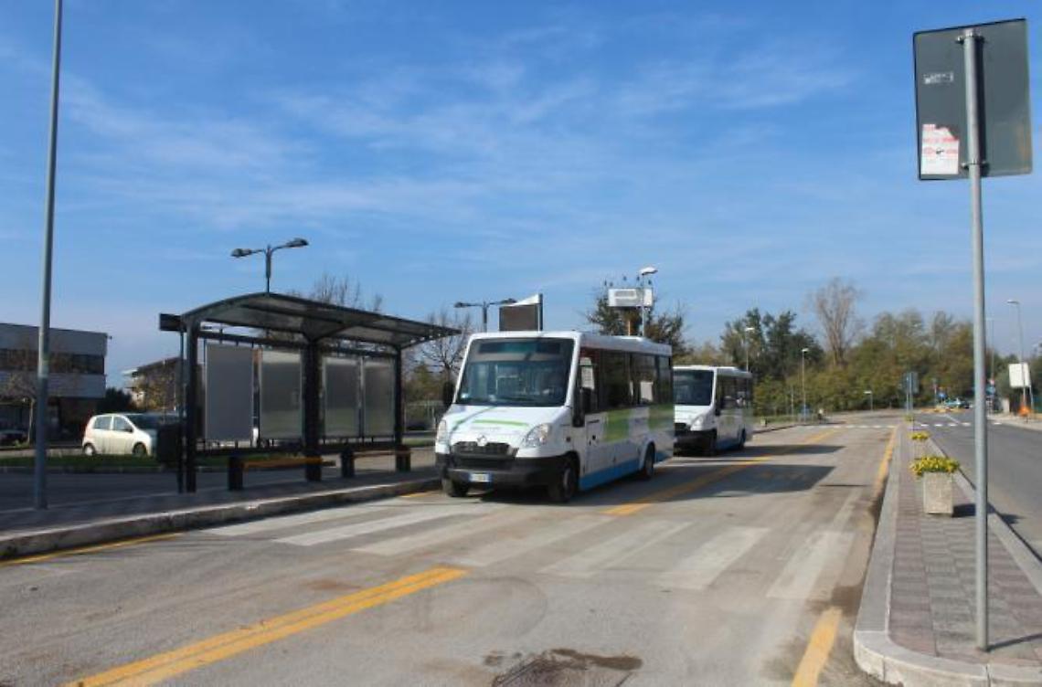 Profughi scrocconi e prepotenti: sui bus litigi, insulti e ritardi nelle corse