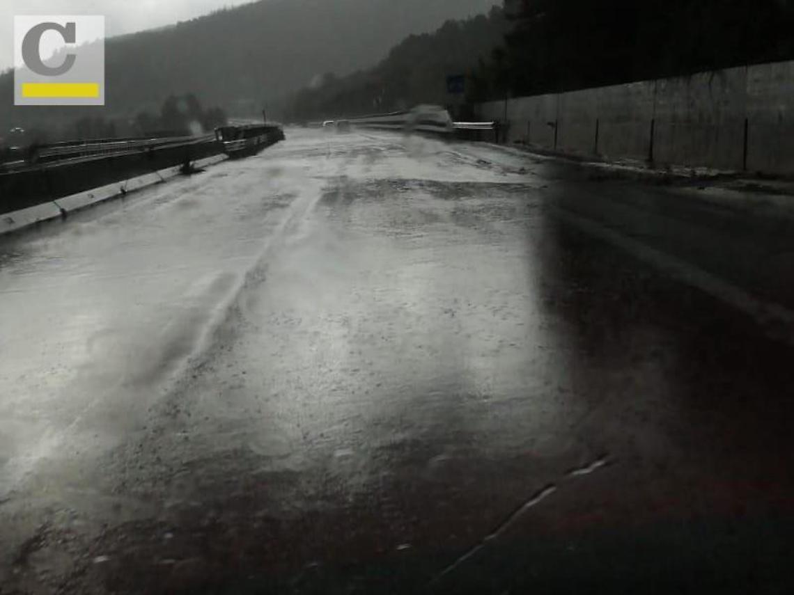 Maltempo, superstrada Sora-Frosinone: l'asfalto si apre, rischio incidenti