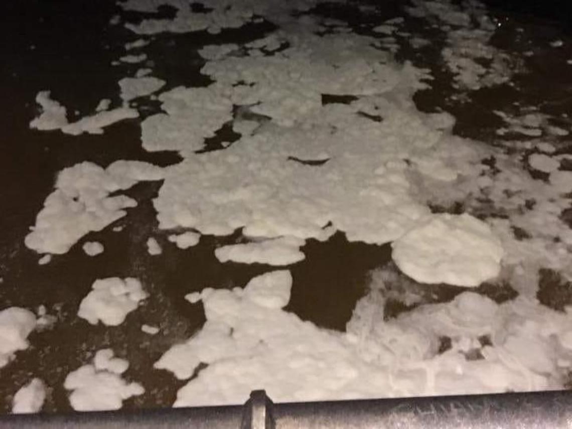 Ambiente avvelenato, ancora una schiumata nel fiume Sacco