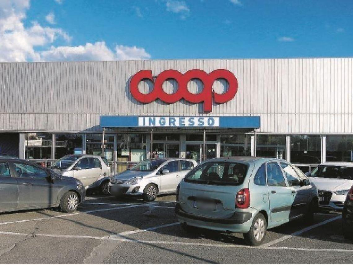 Crisi supermercati, Unicoop ribadisce: chiudiamo quattro negozi