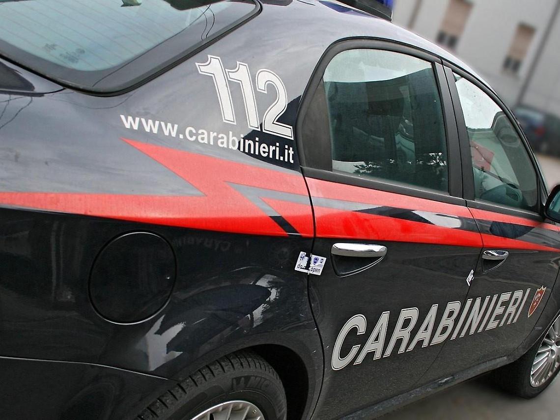 Brucia rifiuti speciali vicino alle abitazioni: scatta la denuncia