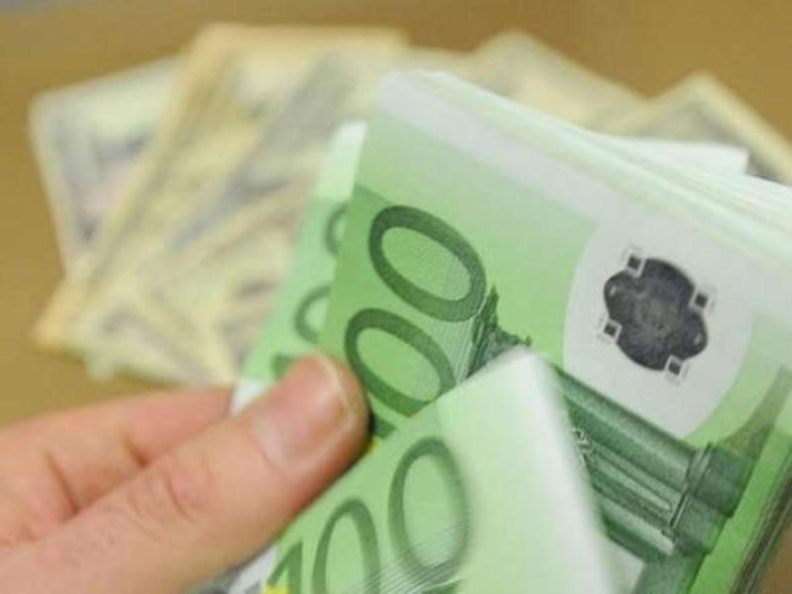 Investe denaro in una nota banca ma si ritrova al verde: derubata dal consulente