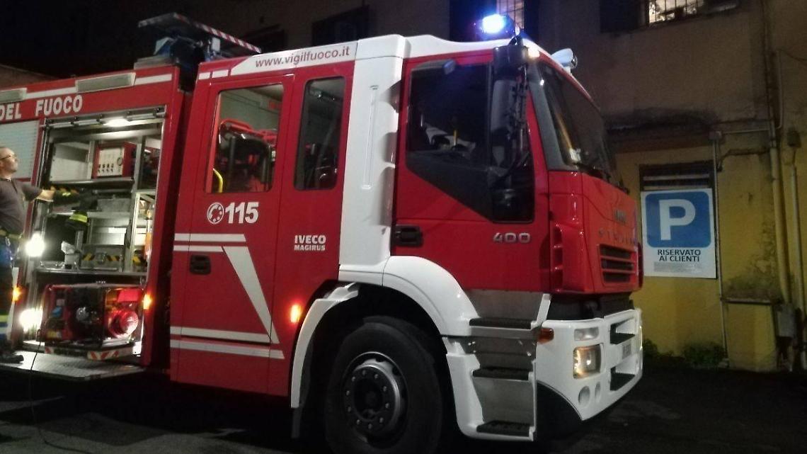 Cade in casa da una scala e muore: cadavere scoperto dopo due settimane