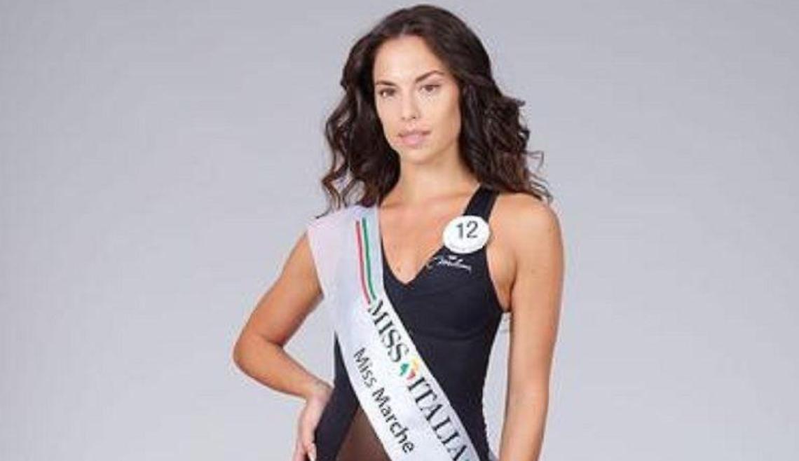 Carlotta, dopo nozze e corona ora il calendario super sexy