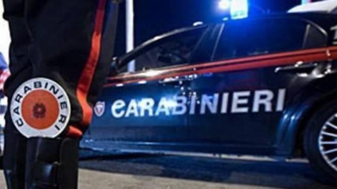 Nove evasioni in pochi mesi: dopo l'udienza torna di nuovo ai domiciliari