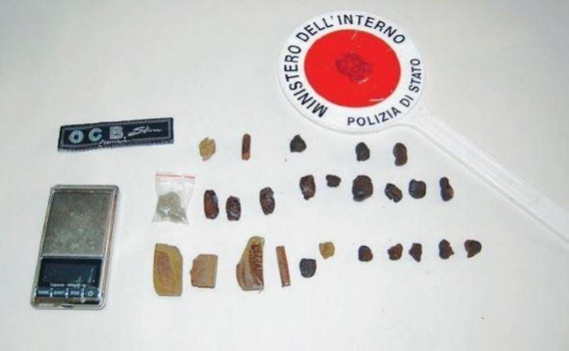 A scuola con zaino, libri e droga: segnalati due studenti