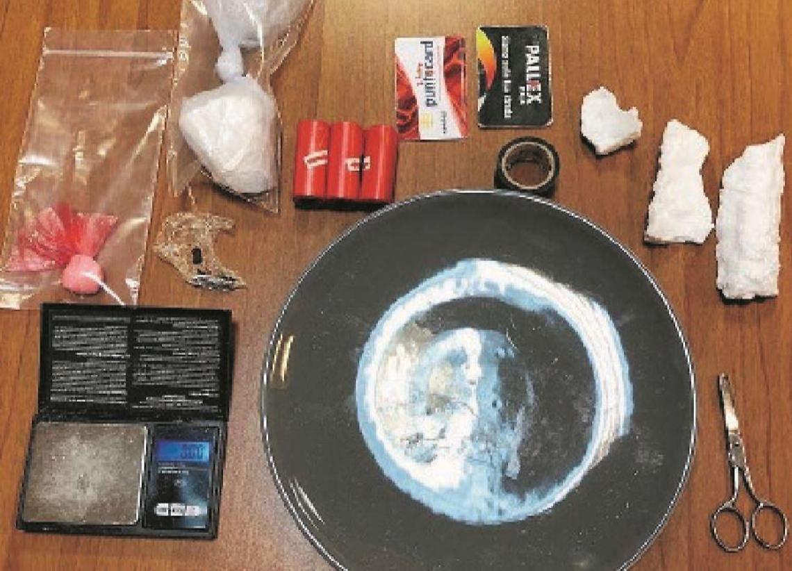 Cocaina in cucina e in camera da letto: giovane arrestata