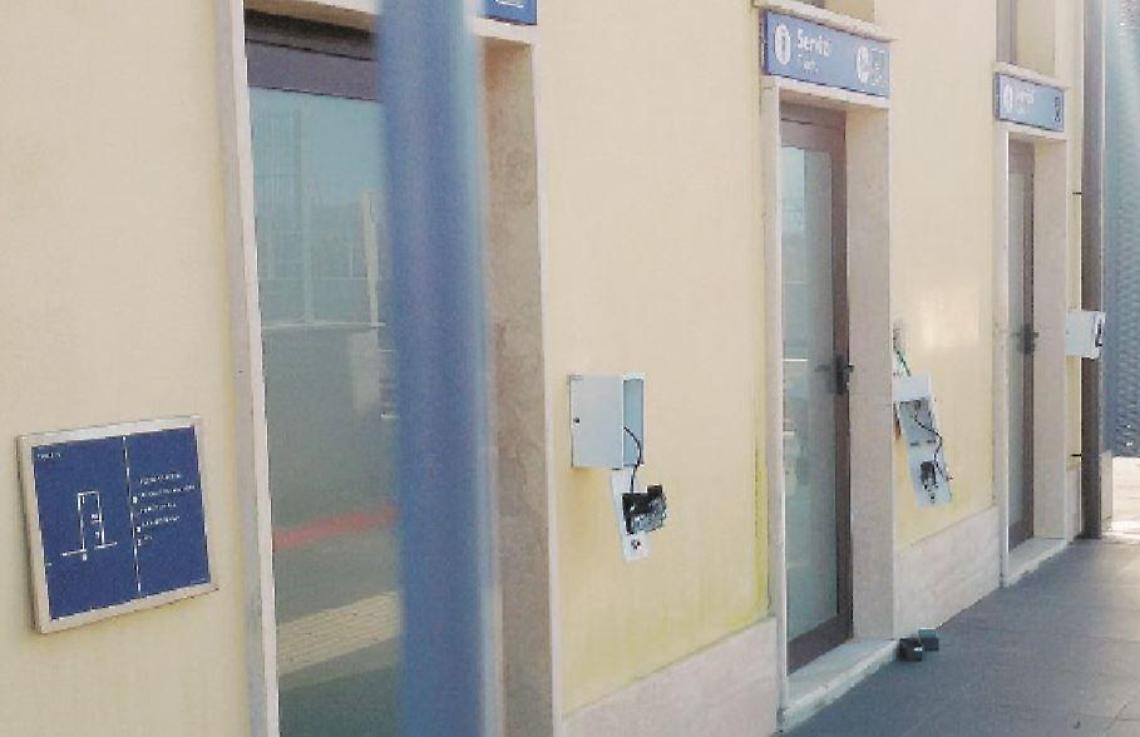 Raid di ladri e vandali alla nuova stazione: serve maggiore sorveglianza