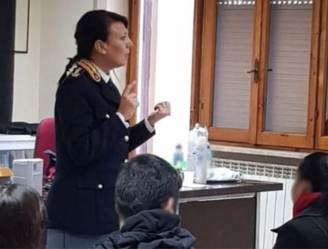 Rispetto, "scelte di vita", bullismo-cyberbullismo: la polizia con i giovani