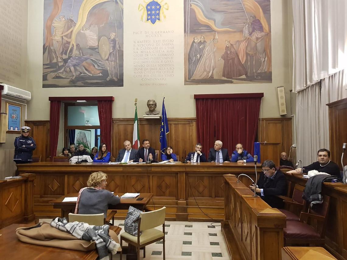 Cassino, mozione di sfiducia respinta: il Sindaco... mangerà il panettone