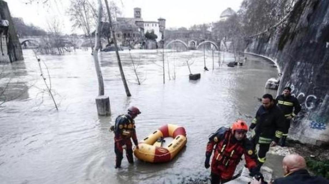 Donna trovata morta nel fiume: ora si cercano le sue gemelline di sei mesi