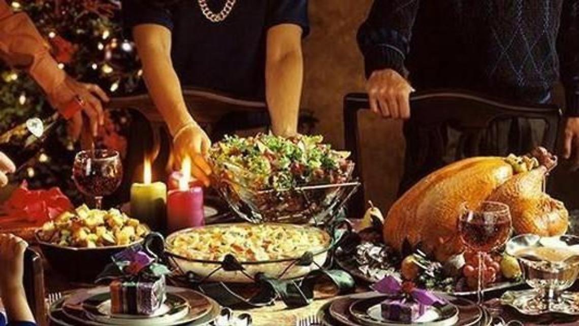 Natale da...mangiare ma senza esagerare: i sette consigli per rimanere in forma