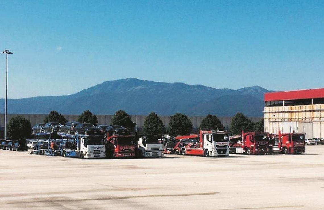 Eurozinco, l'azienda affitta il piazzale: gli operai insorgono