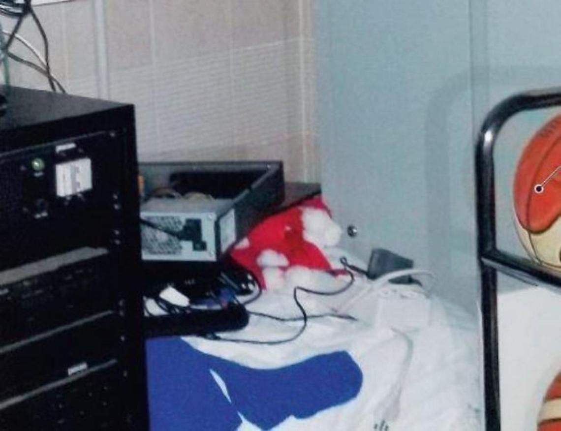 Ladri in azione nel palazzetto: scassinati i distributori e rubati i pc