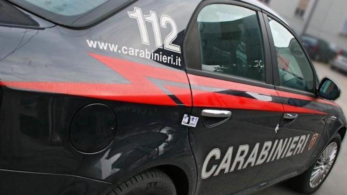 Immigrati, rissa a colpi di forbici ed estintori: caos nel centro di accoglienza