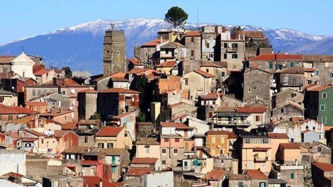Sondaggio su Facebook: il sindaco sospende il senso unico