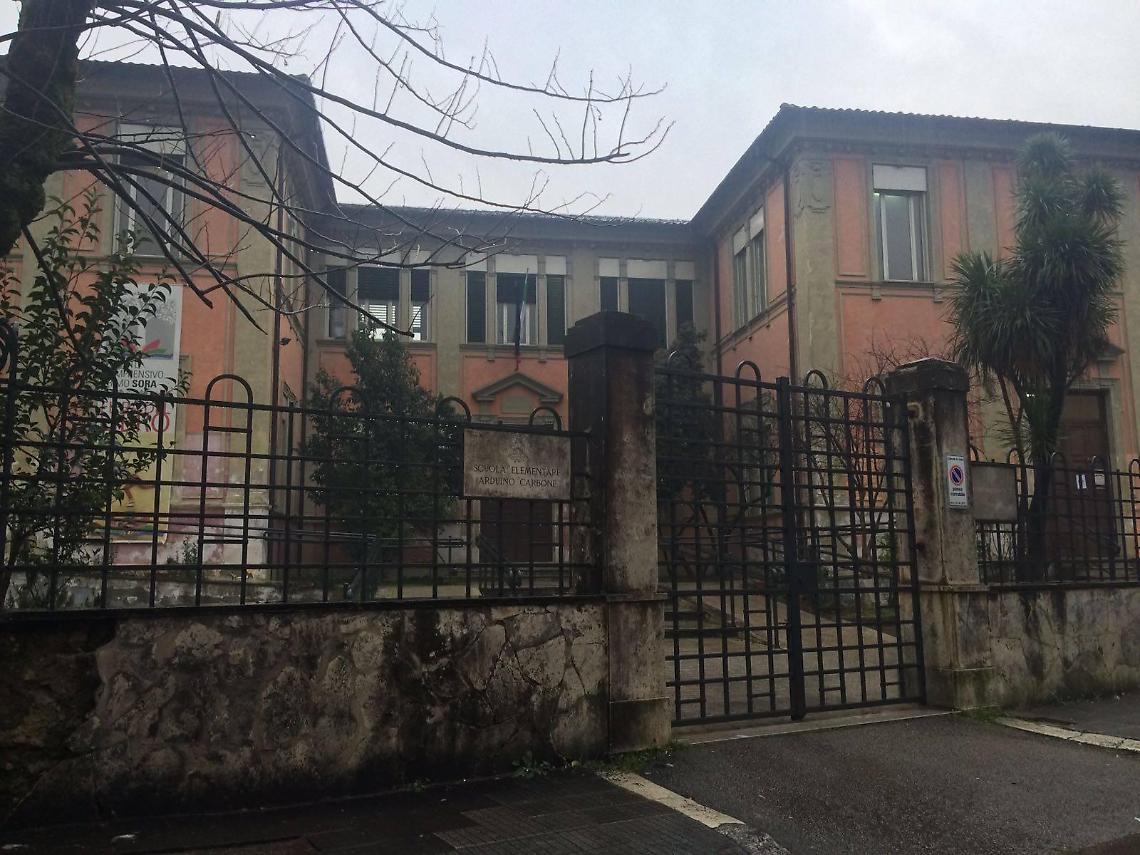 Scuola svaligiata di pc e tablet, la comunità si mobilita con le donazioni
