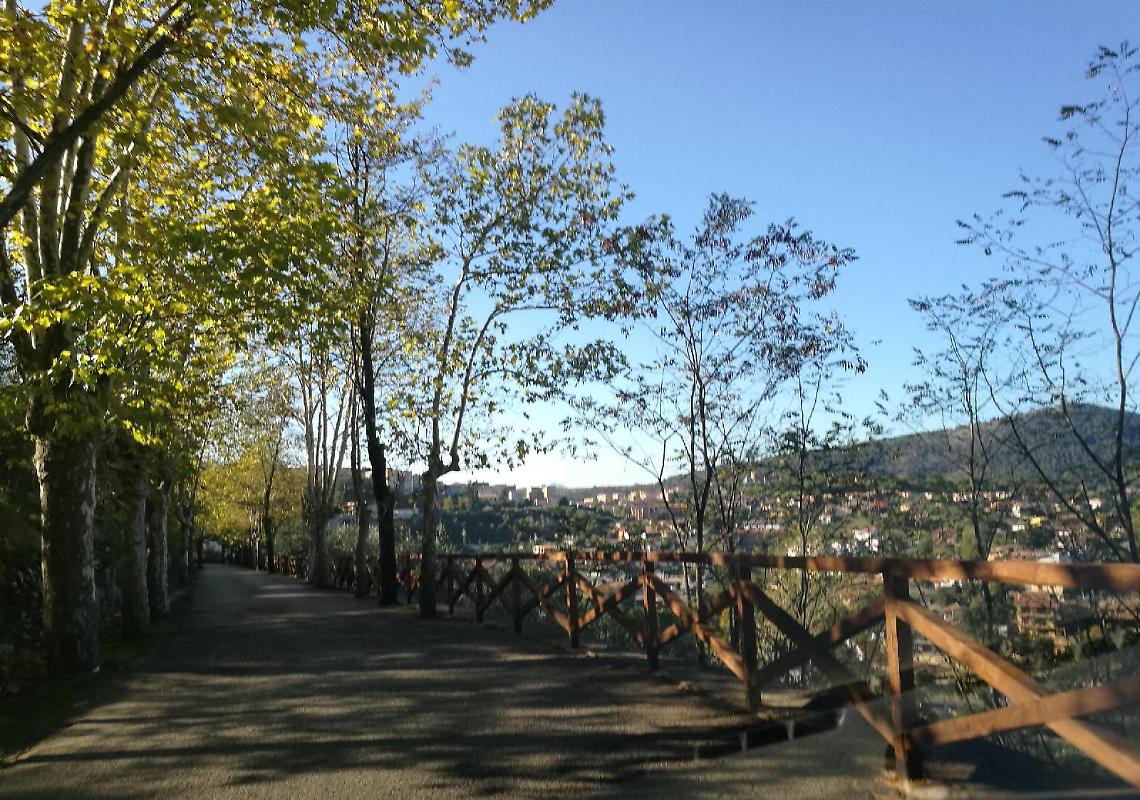 Alatri, staccionate divelte e foto di defunti distrutte: cimitero senza pace