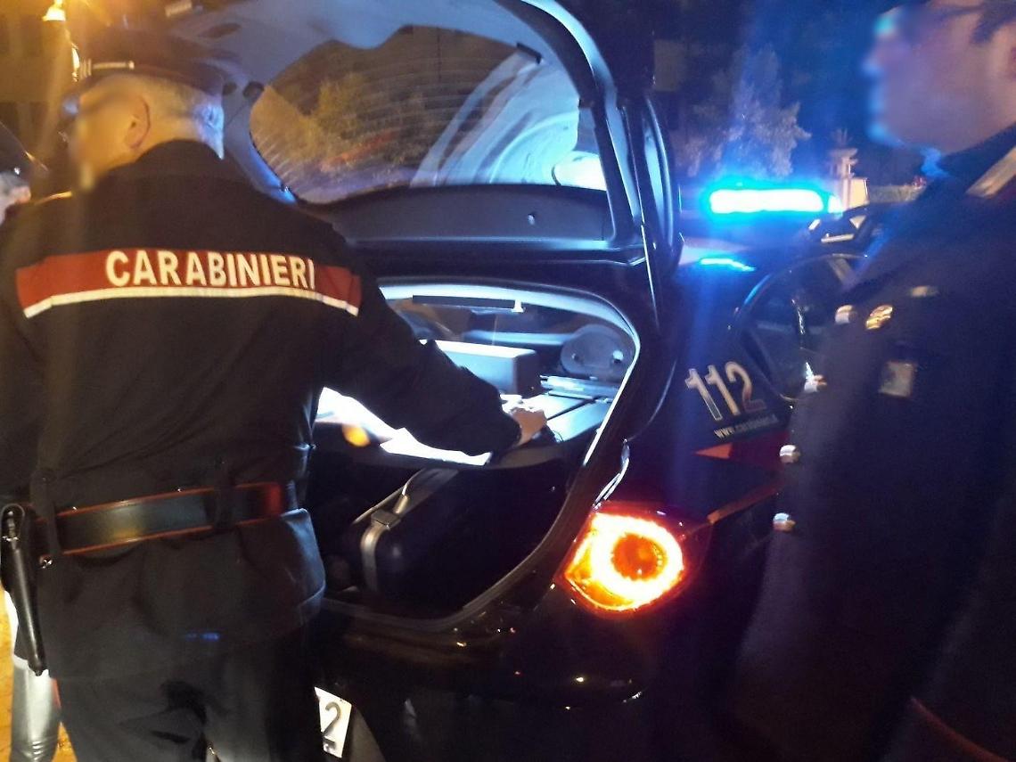 Con la cocaina nel giaccone: in manette giovanissima pusher