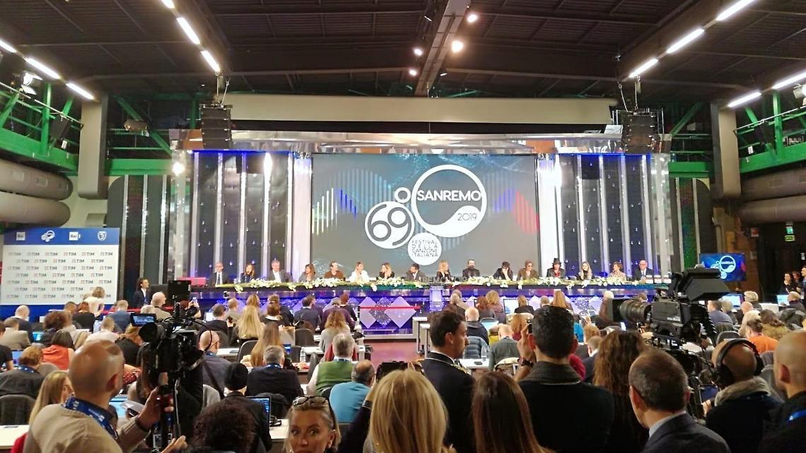 Sanremo 2019, annunciati i cantanti che si esibiranno questa sera: ecco i nomi