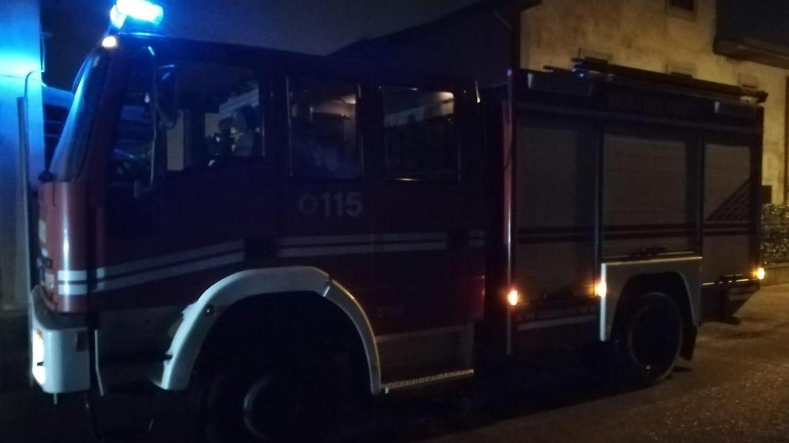 Sbanda con l'auto e cade nel lago: muore a soli 28 anni
