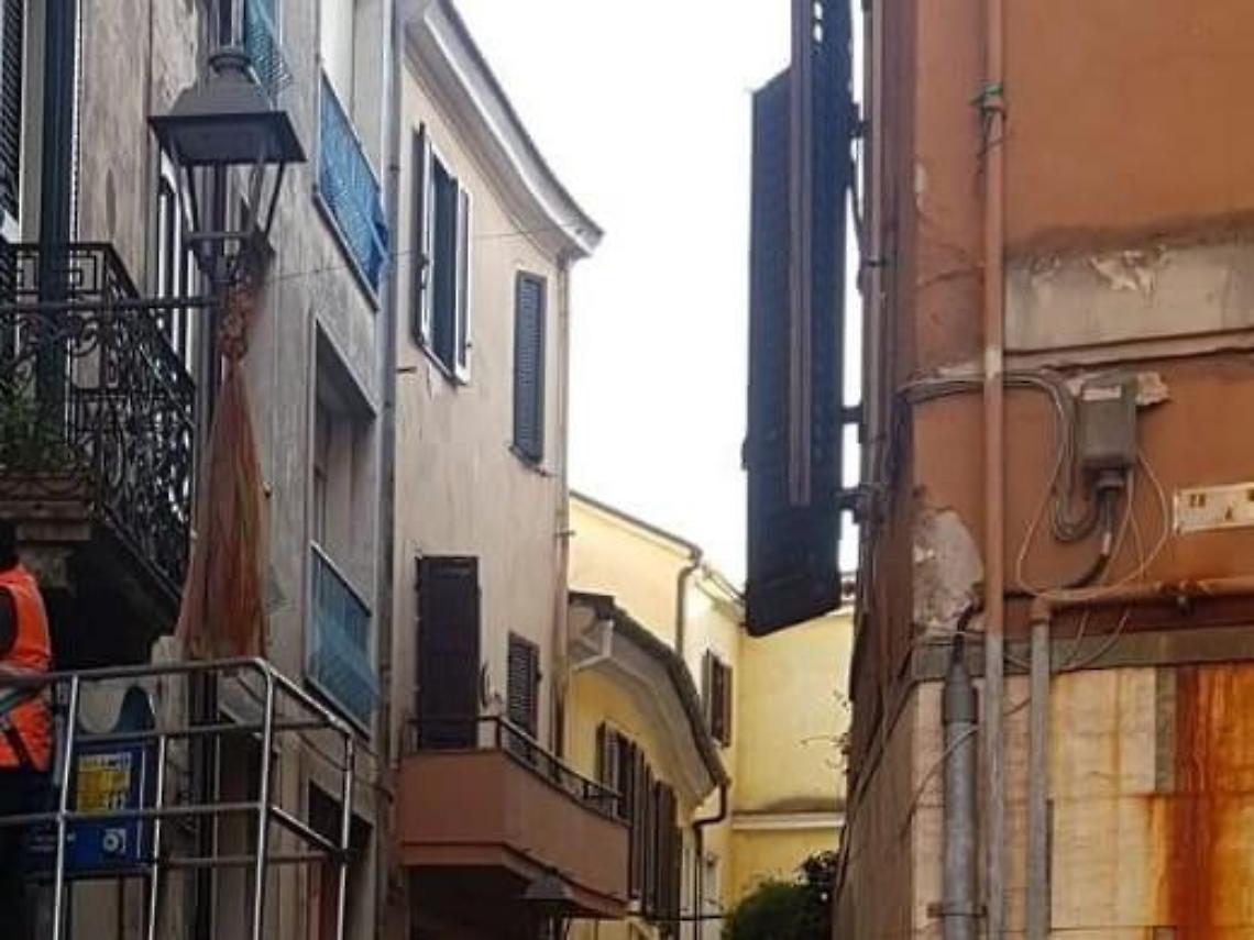 Via Angeloni, lavori in corso per la nuova illuminazione