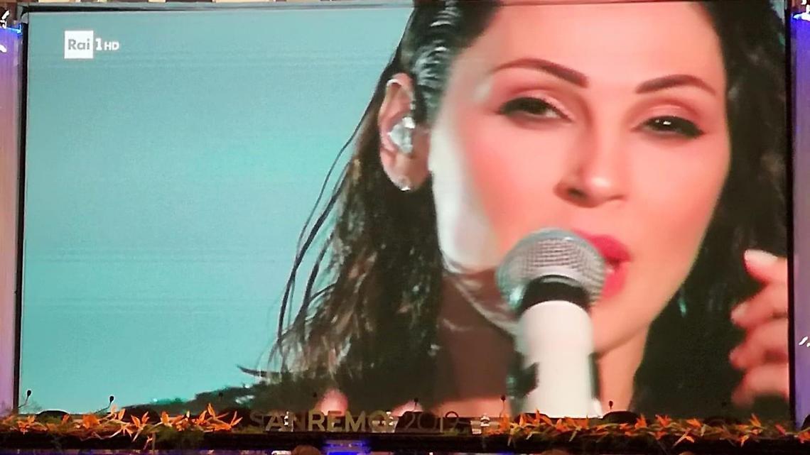 Sanremo, i pagelloni della quarta serata: Anna Tatangelo recupera