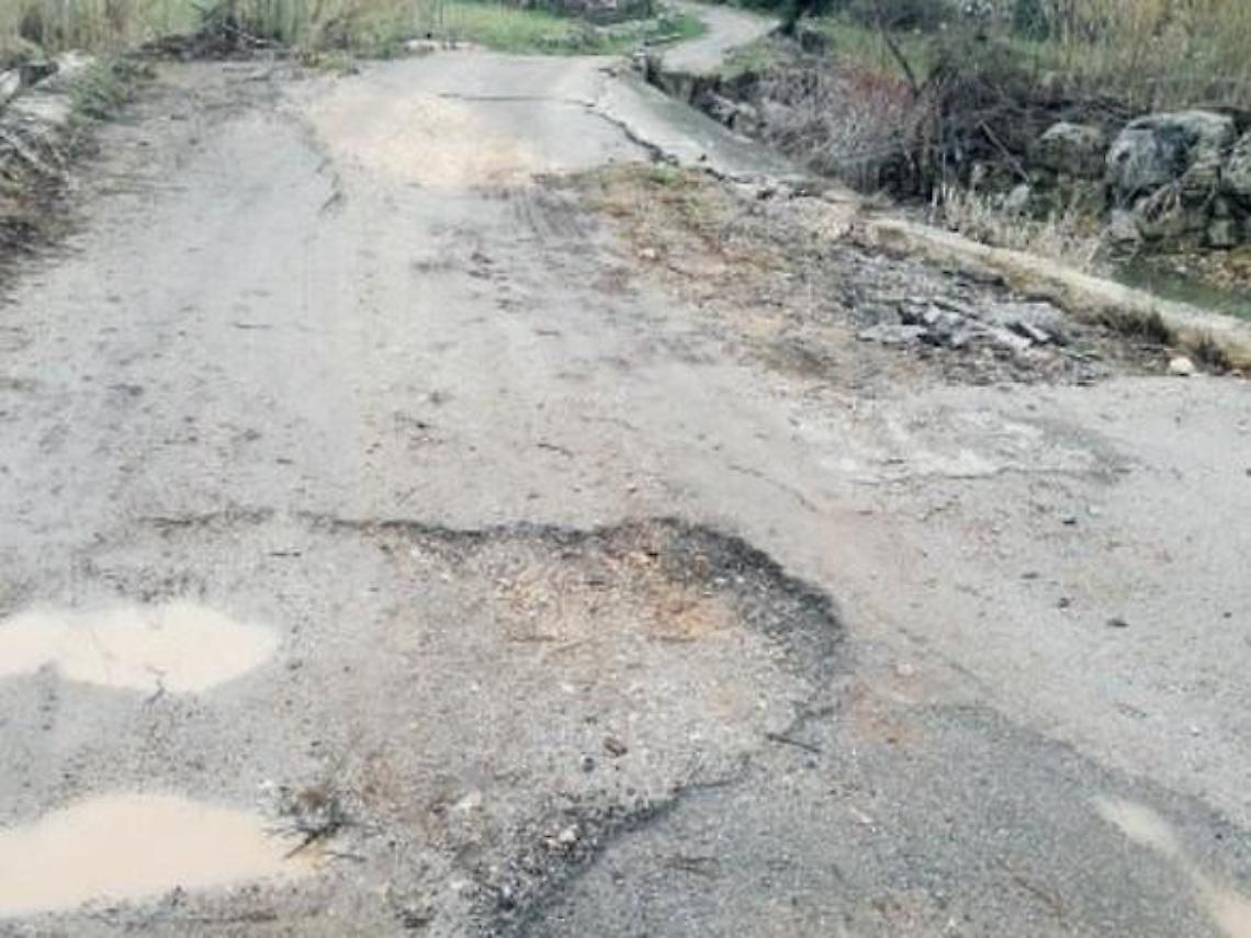 Strade pericolose e ponti fatiscenti: tanti i disagi, cittadini esasperati