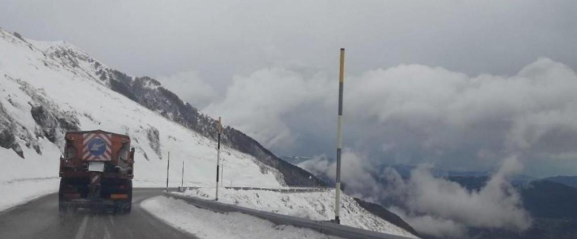 Maltempo, nevica a basse quote sulle strade regionali di Sora e Forca D'Acero