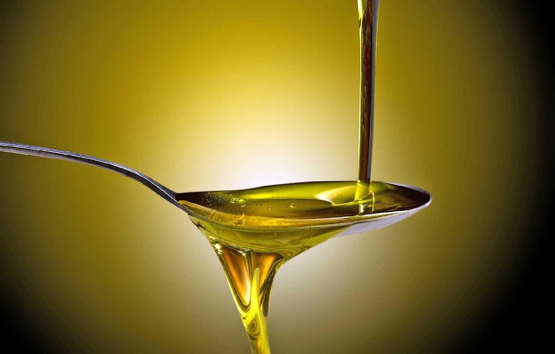 Olio di pessima qualit&agrave; venduto per extravergine, arrestati due truffatori