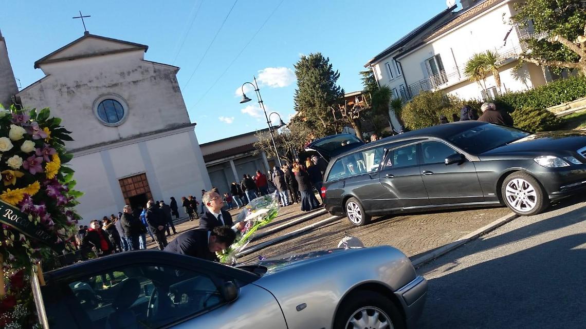 Maestra muore all'improvviso, sospetta meningite: profilassi nella sua scuola