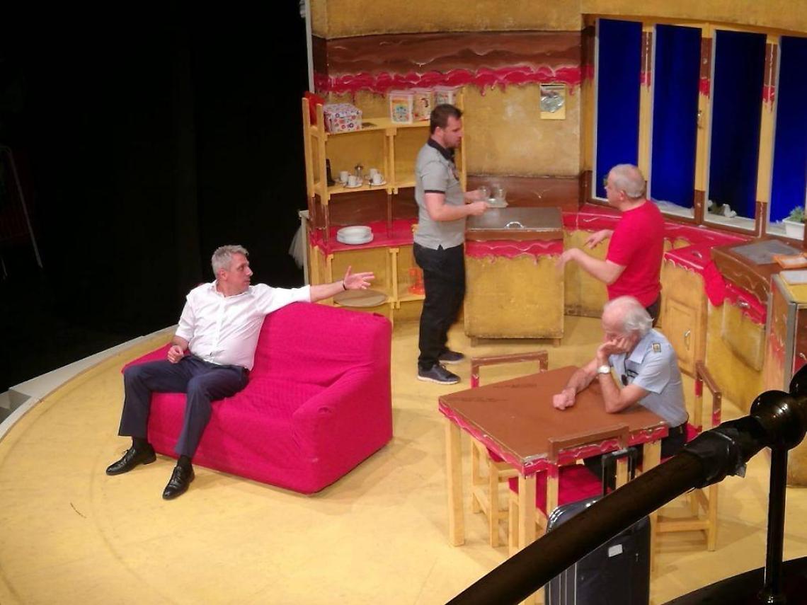 Solo applausi e consensi per "Casalinghi disperati" al teatro Nestor