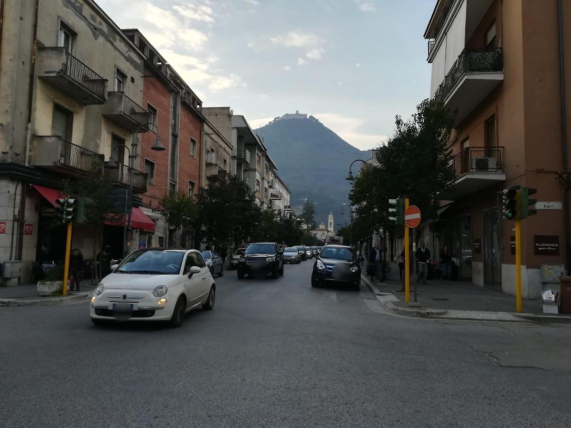 Ladri acrobati svaligiano un noto studio di professionisti: ricco il bottino