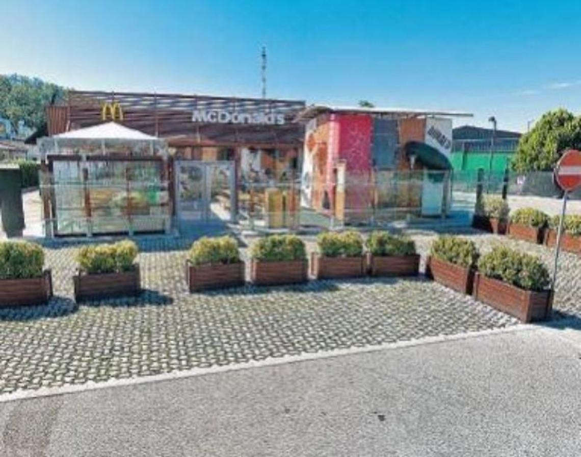 Rapina al McDonald's: sembrava un operaio affamato ed invece era un bandito