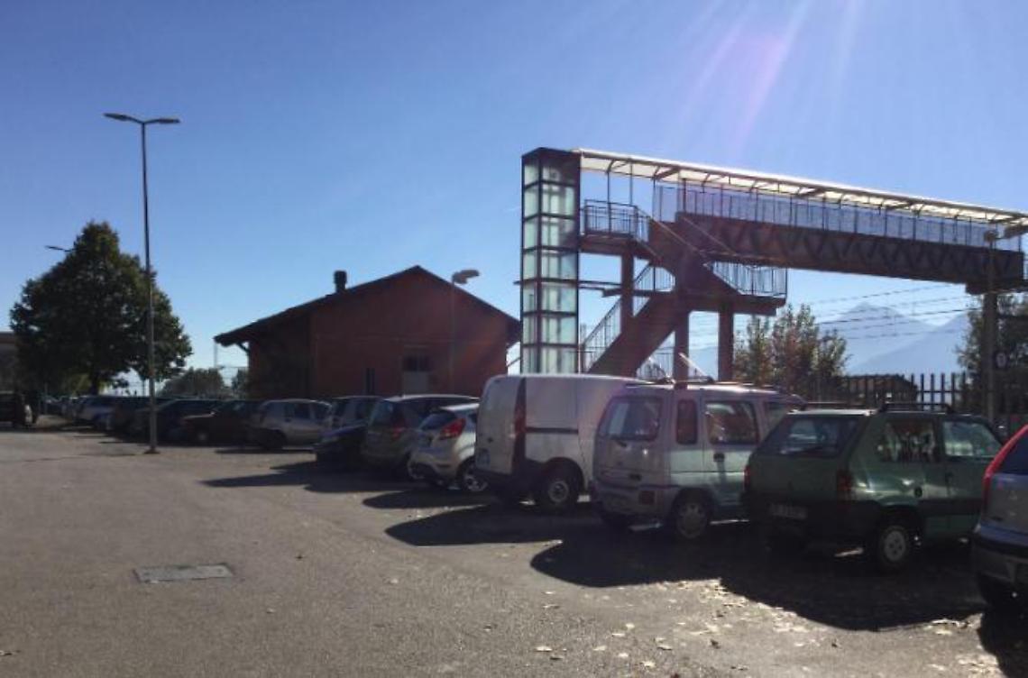 Stazione ferroviaria: carenza di parcheggi e protesta dei pendolari