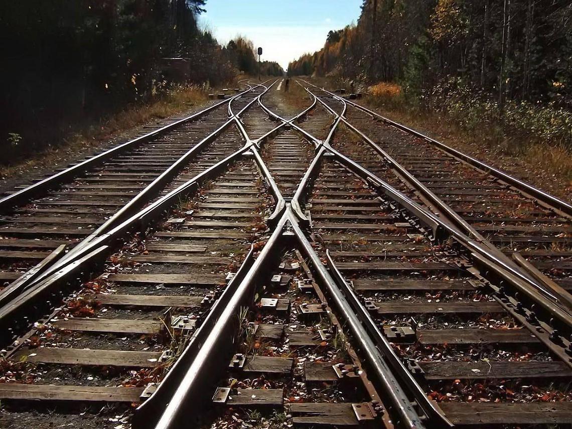 Travolto e ucciso dal treno, muore un uomo: si pensa ad un gesto estremo