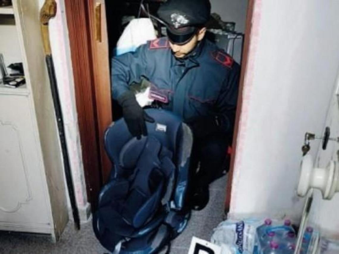 Ruba un'auto e la parcheggia sotto casa come fosse sua: 58enne nei guai