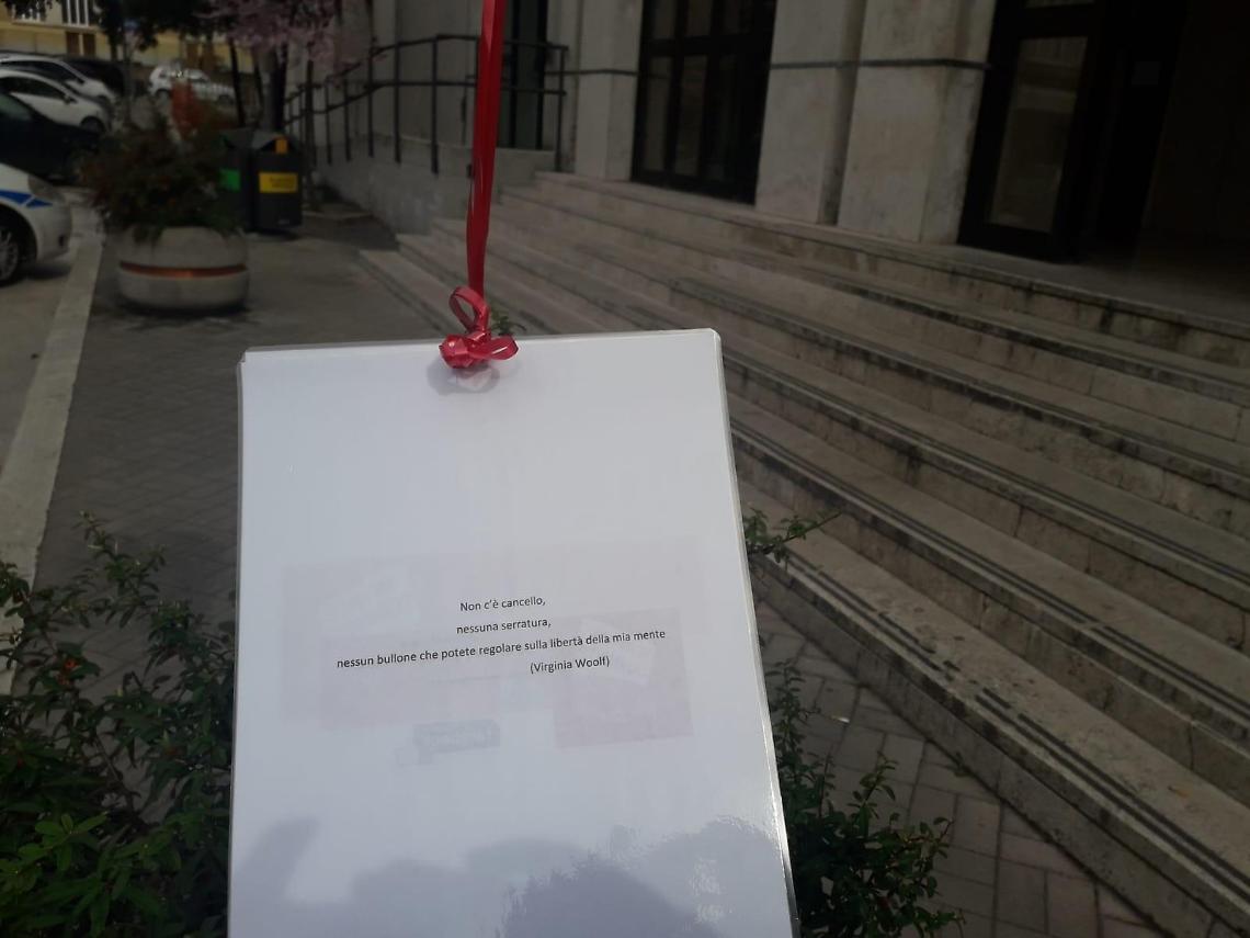 Festa della donna: palloncini rosa e versi dedicati all'altra metà del cielo