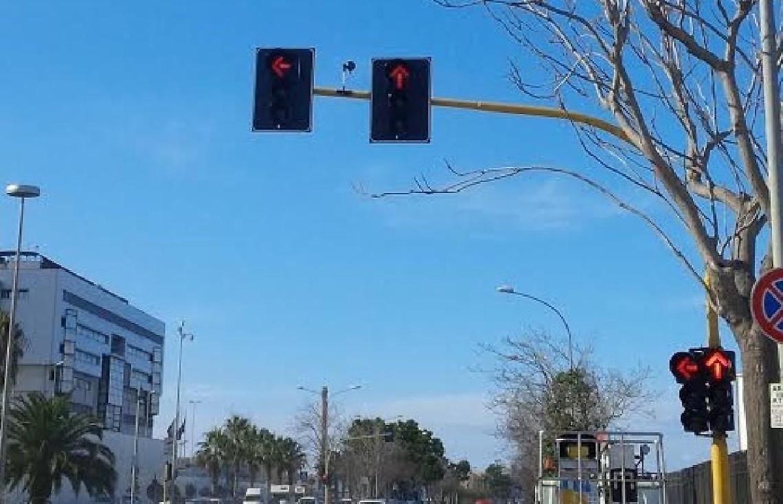 Green economy: nuova luce per i semafori del capoluogo. Tecnici al lavoro