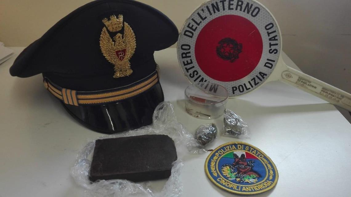 Droga nascosta in uno scantinato: trovati novanta grammi di hashish