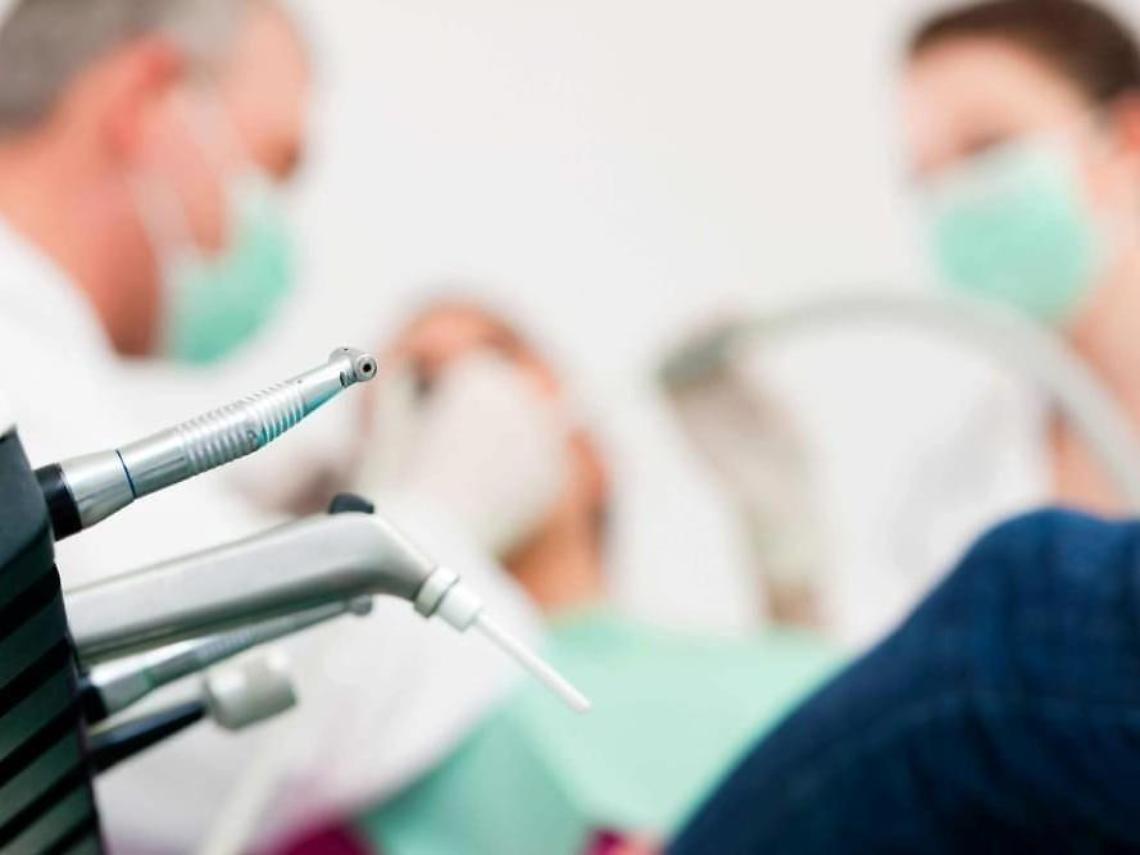 Dal dentista senza pagare il ticket: le agevolazioni per chi ha un reddito basso