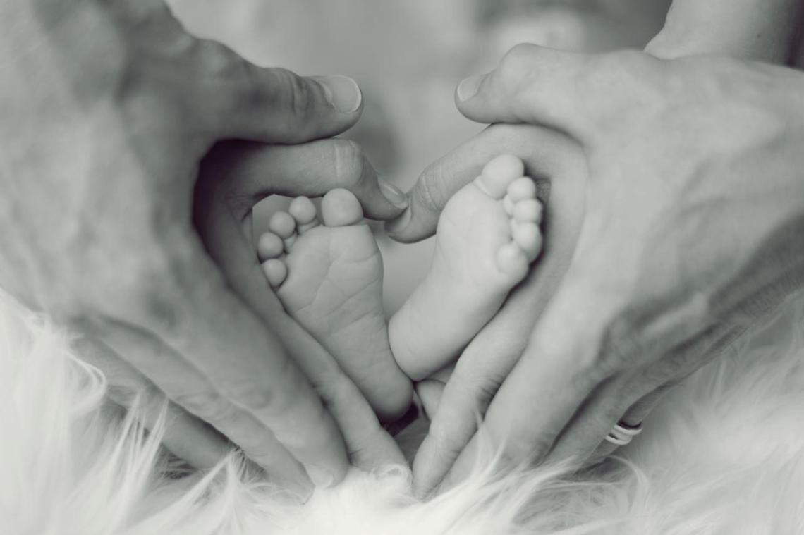 La drammatica lotta per salvare la figlia malata, poi diventa madre di tre bimbi