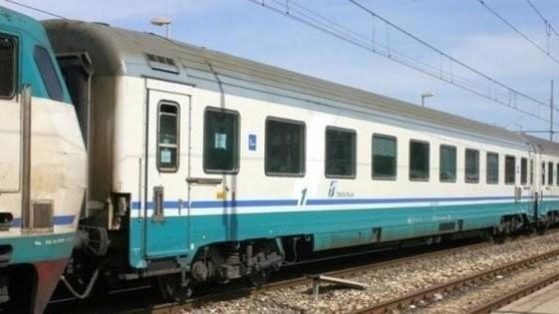 Travolto e ucciso dal treno: circolazione ferma, inferno per i pendolari
