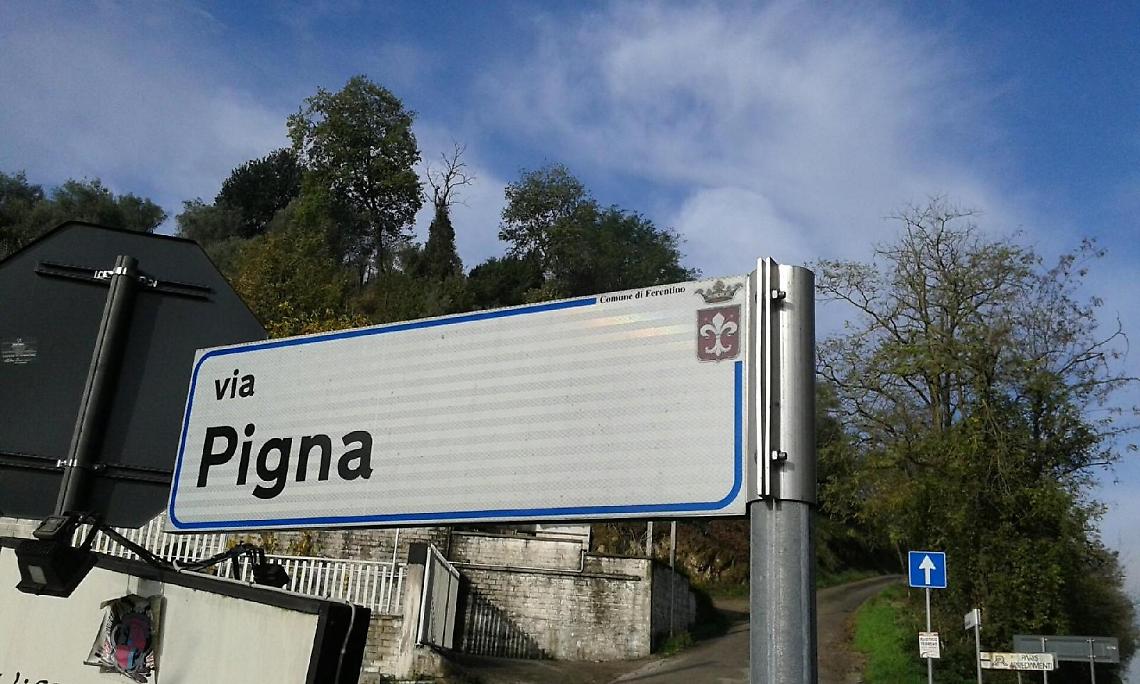 Giovanissima mamma getta il feto nel water: il corpicino trovato nei tubi