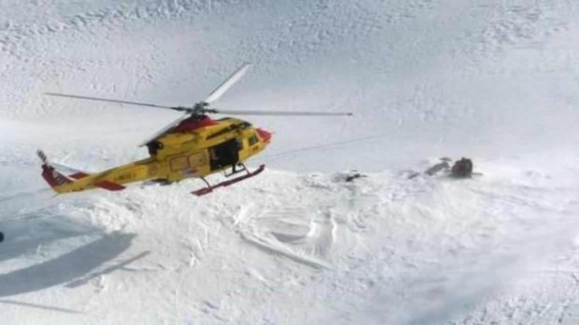 Frontale sugli sci: 49enne muore col collo spezzato davanti ai familiari