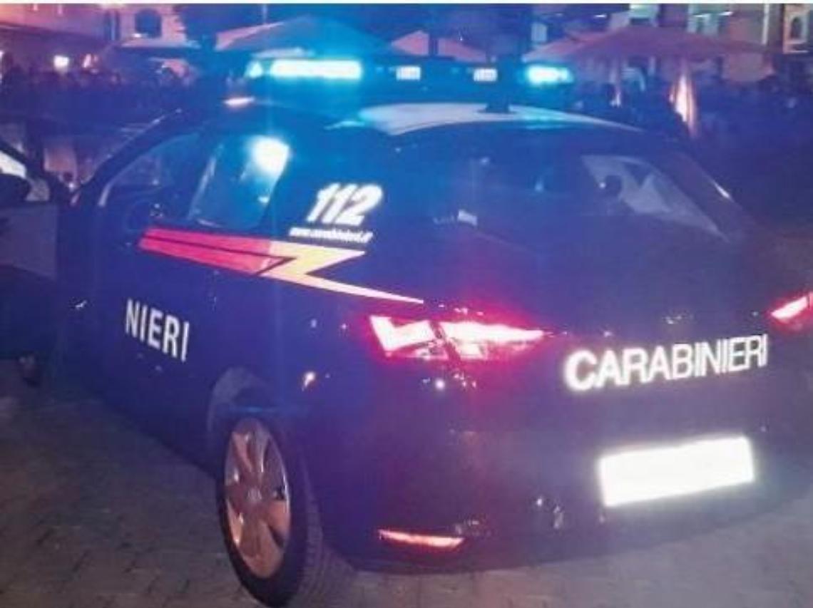 Non si ferma all'alt e tenta di speronare la gazzella dei carabinieri: arrestato