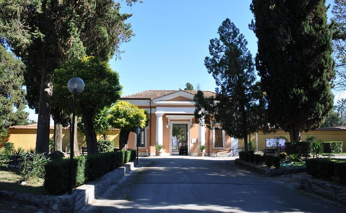 La "guerra" per i morti: tentata estorsione fra tombe e cappelle
