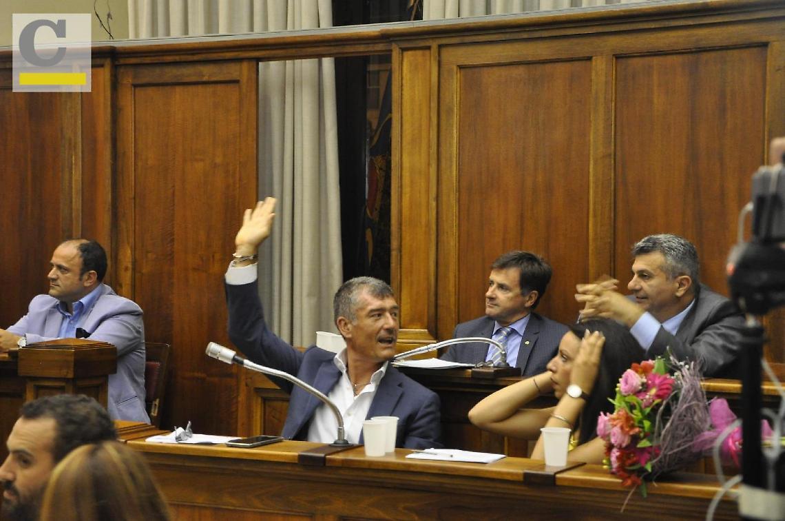 Vertice tra gli scontenti della scelta di Lena: un nuovo candidato